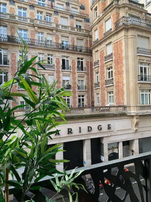 Apartment In The Heart Of The Champs Elysees With Balcony Paris