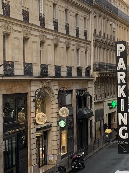 Apartment In The Heart Of The Champs Elysees With Balcony Paris