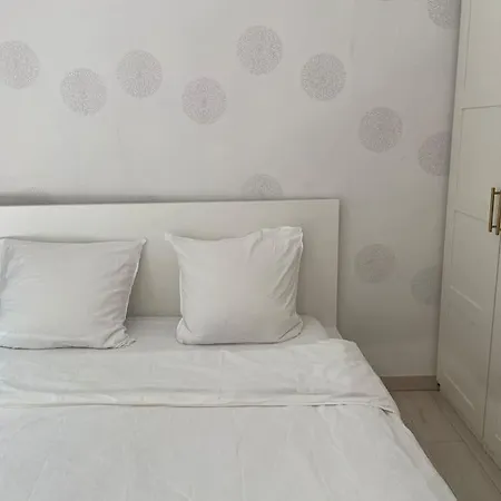 Apartment In The Heart Of The Champs Elysees With Balcony Paris Exterior photo