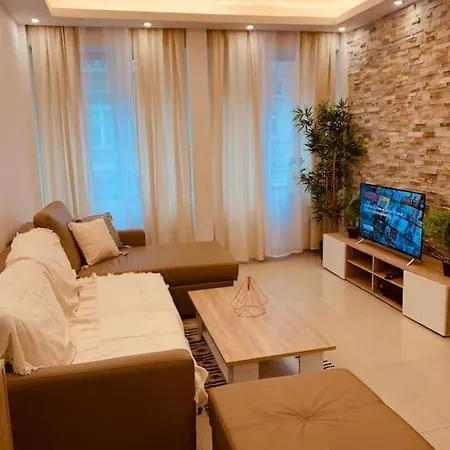 Apartment In The Heart Of The Champs Elysees With Balcony Paris Exterior photo