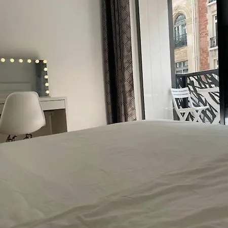 Apartment In The Heart Of The Champs Elysees With Balcony Paris Exterior photo